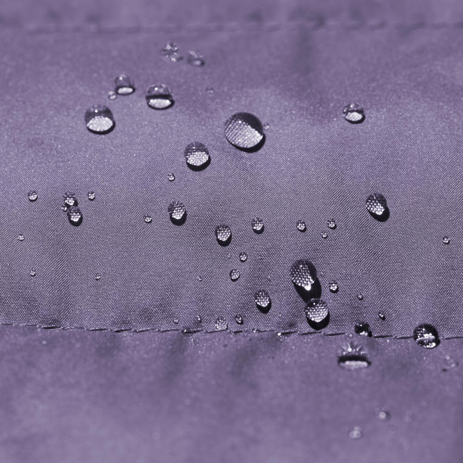 Cách xử lý áo lông vũ bị vón cục đơn giản, hiệu quả bằng máy sấy tóc