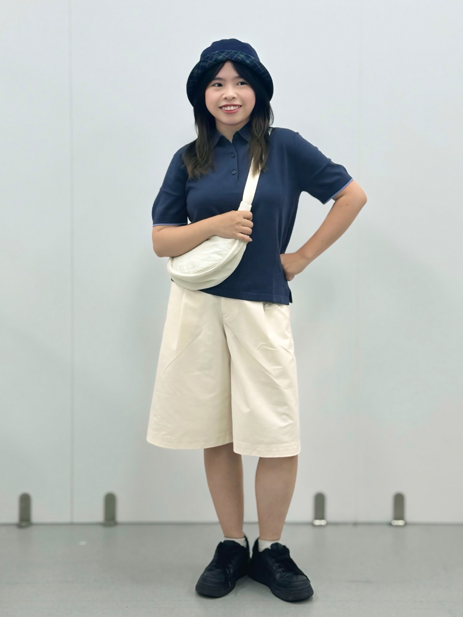 Áo polo nữ phối cùng quần short tạo cảm giác gọn gàng, mát mẻ và rất dễ ứng dụng