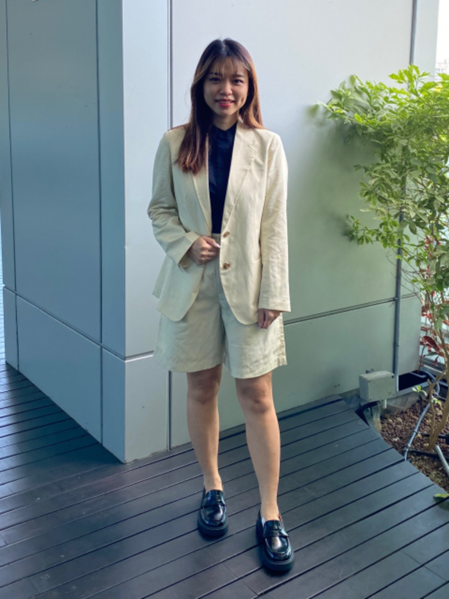 Áo polo nữ phối cùng áo blazer tạo cảm giác hiện đại, thời thượng và đầy phong cách