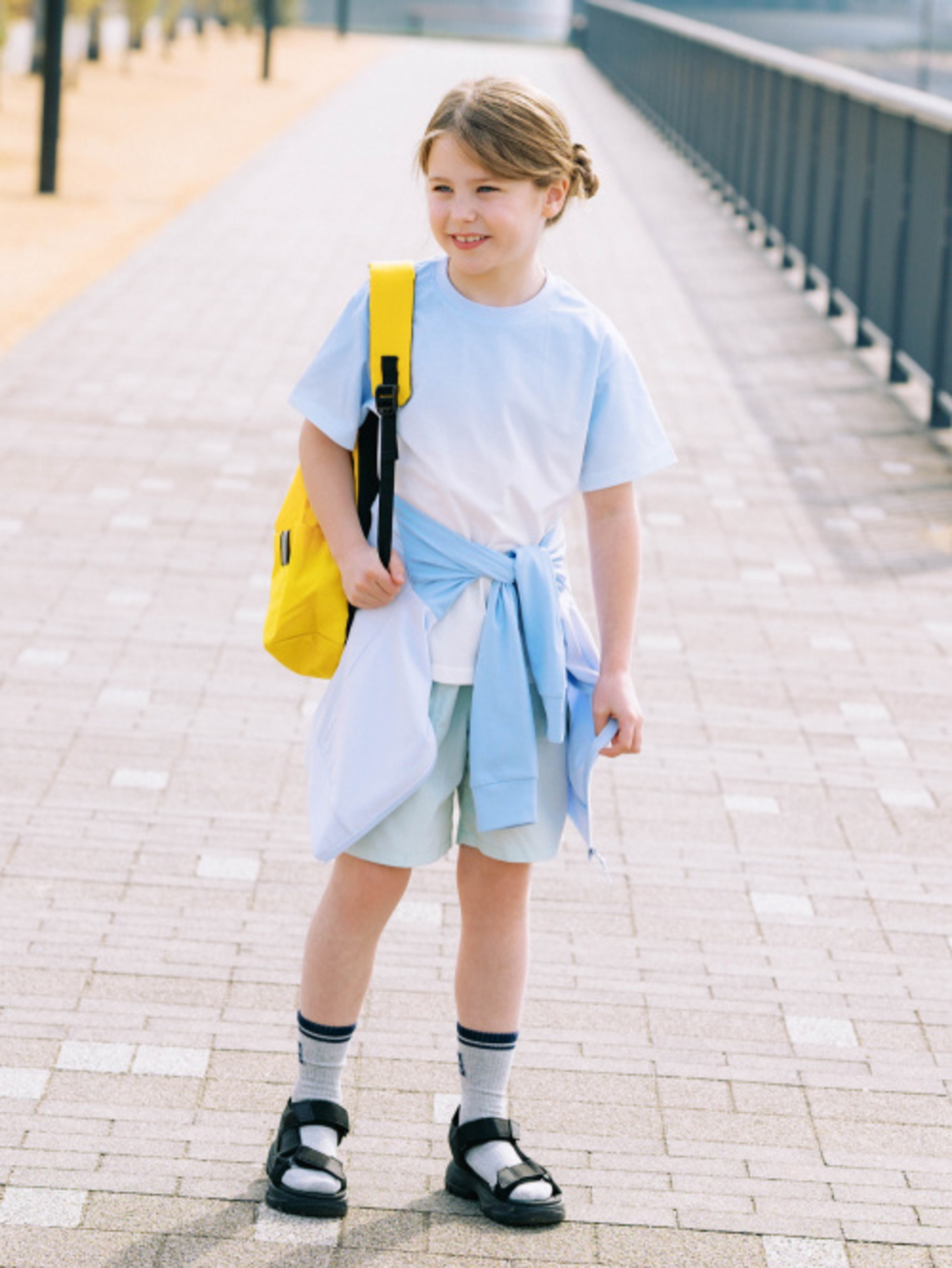 Mua giày sandal để mang đi học trước khi Back to School
