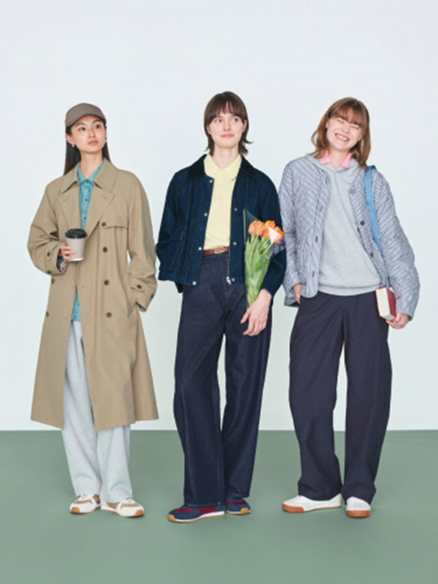 Quần jean ống rộng phối với áo sweater/áo hoodie năng động, thoải mái