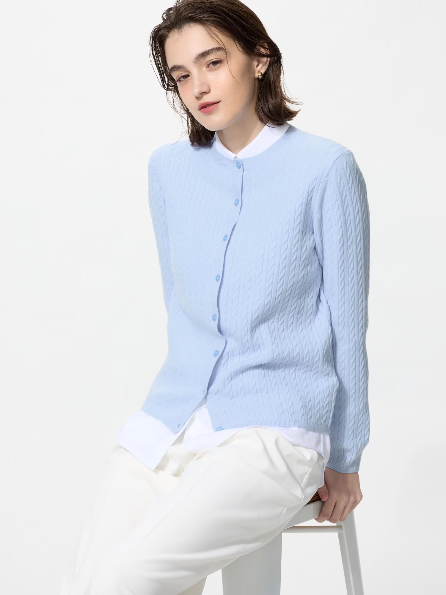 Phối áo sơ mi nữ và áo cardigan mỏng đẹp, tinh tế, thời trang