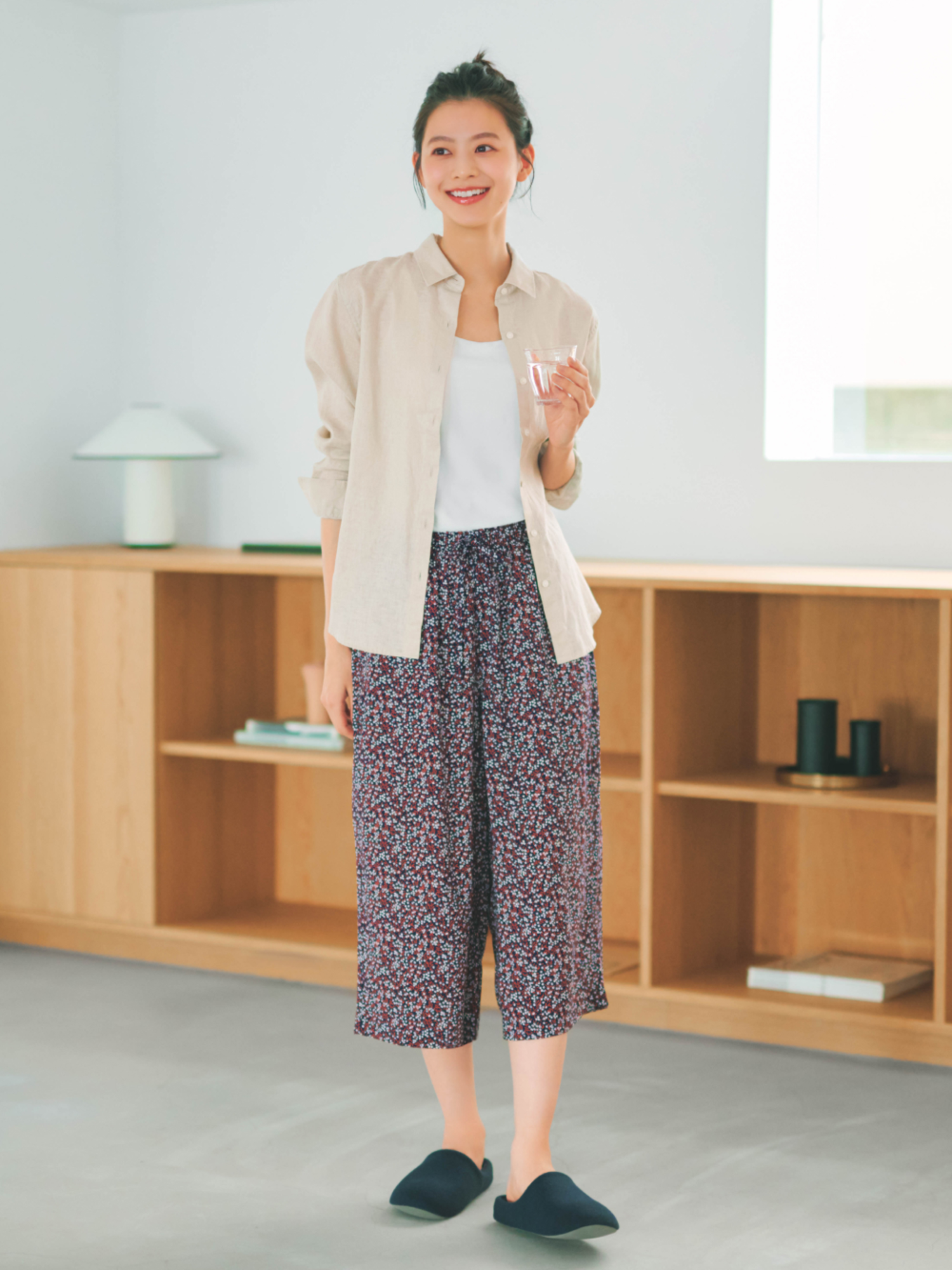 Quần ống rộng có họa tiết giúp tạo điểm nhấn nổi bật, cá tính và phong cách cho người mặc