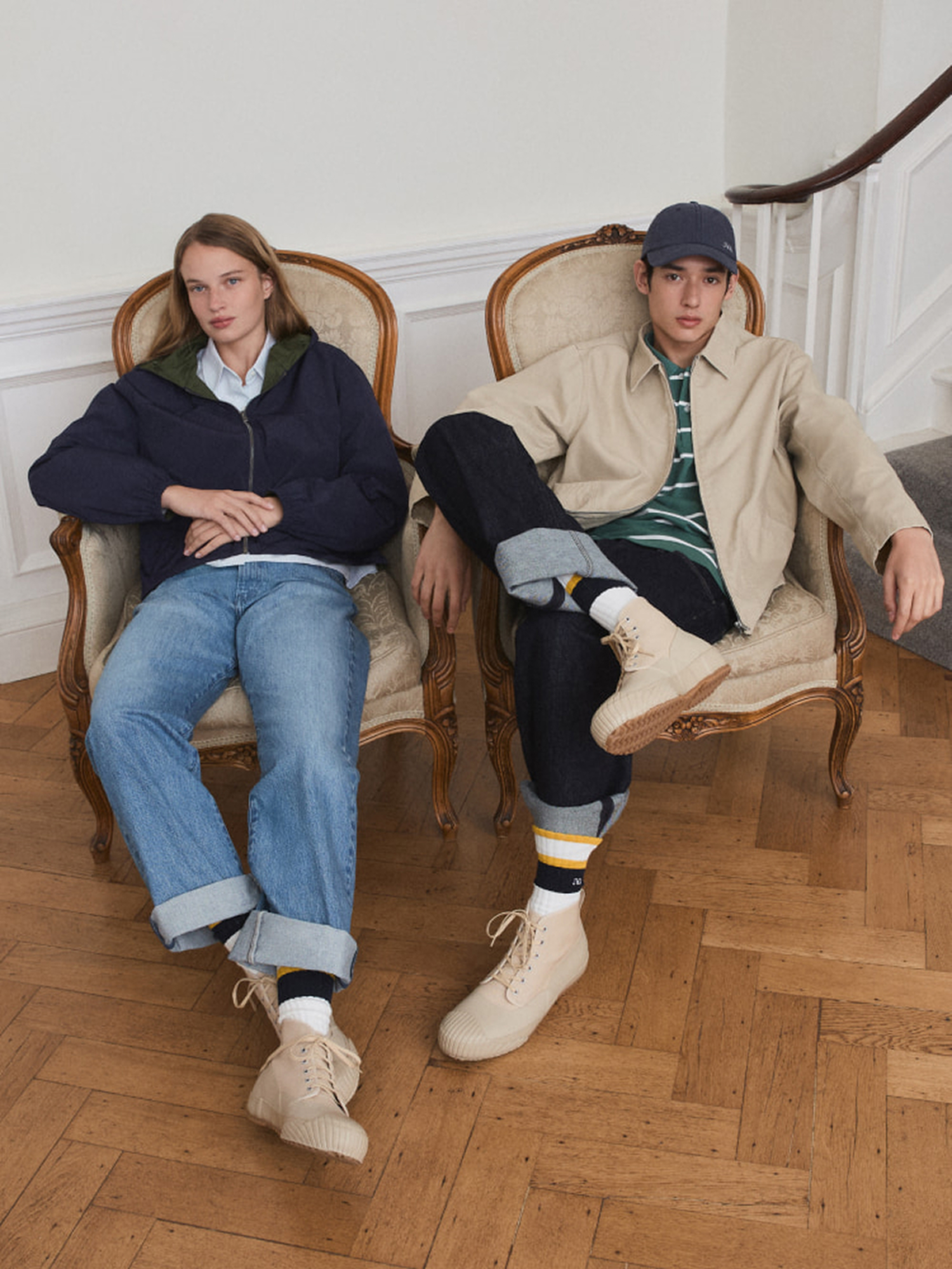 Vải denim được ứng dụng rộng rãi trong thời trang, phụ kiện và nội thất