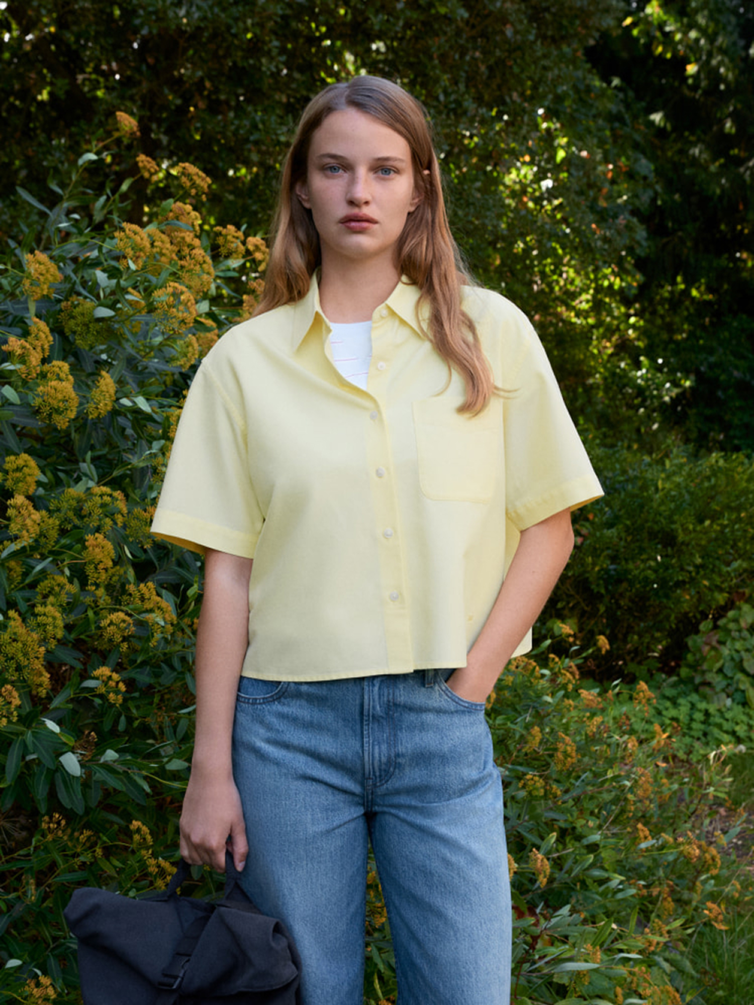 Áo Form Boxy có thiết kế rộng, dáng vuông, không ôm sát cơ thể, tạo cảm giác thoải mái khi mặc