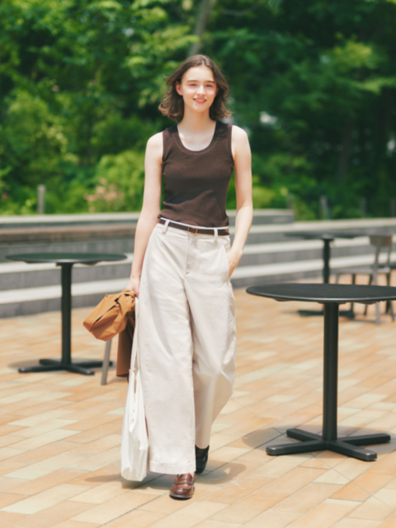 Áo tanktop là lựa chọn phù hợp với những ngày hè 