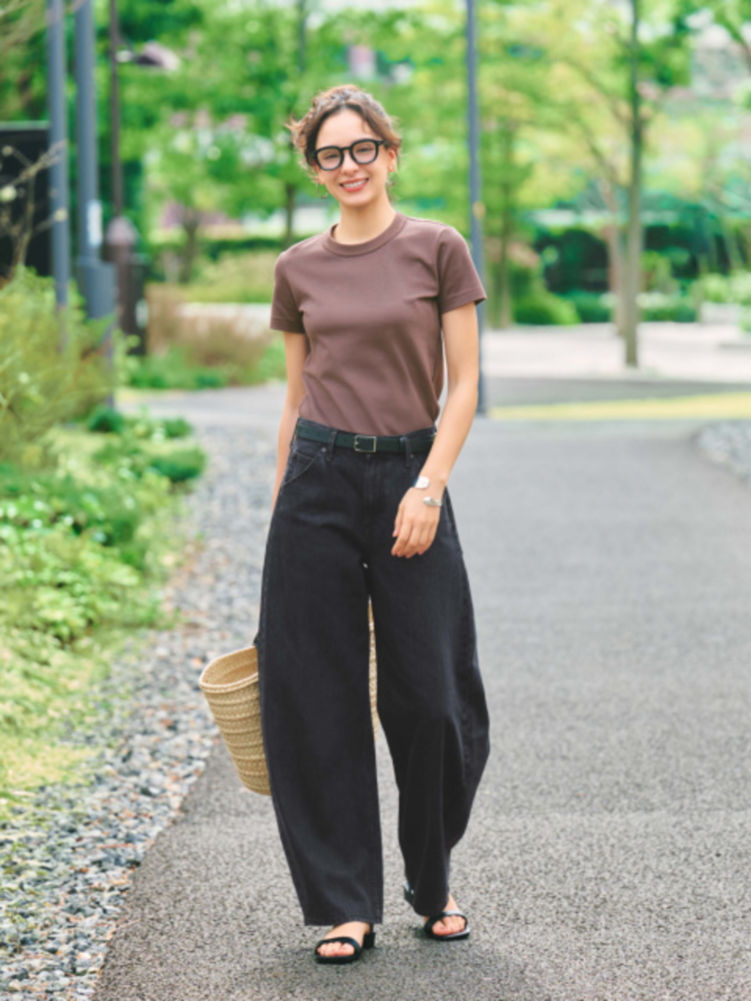 Áo thun cổ tròn dễ dàng phối đồ