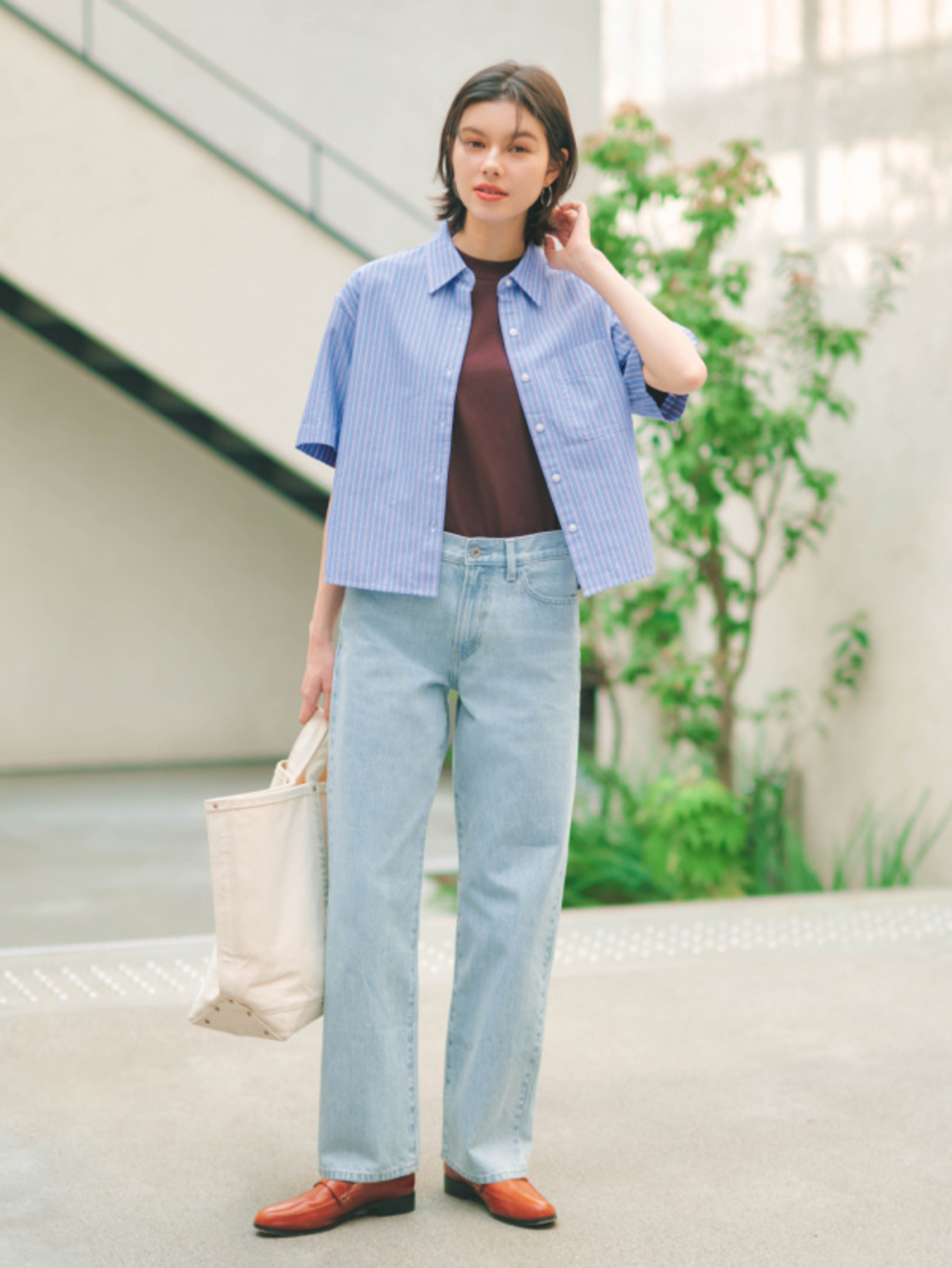 Outfit đi Đà Lạt đẹp, dễ phối đồ, thời trang với áo sơ mi oversize