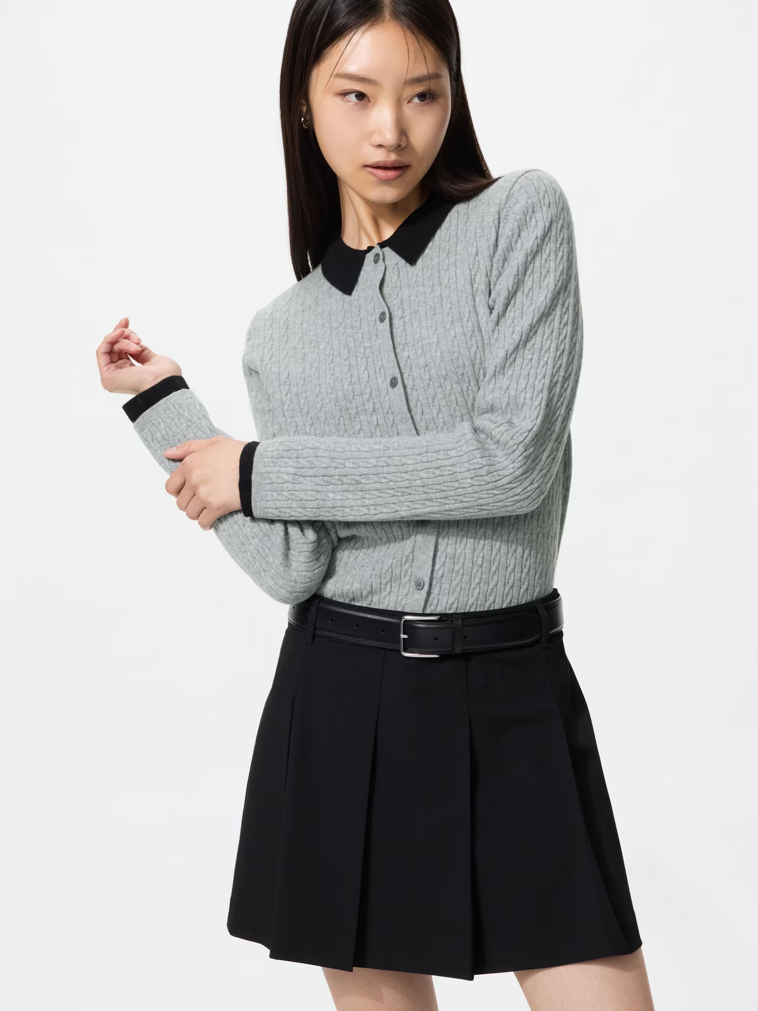 Phối đồ công sở nhẹ nhàng, chuẩn soft girl với áo cardigan và chân váy