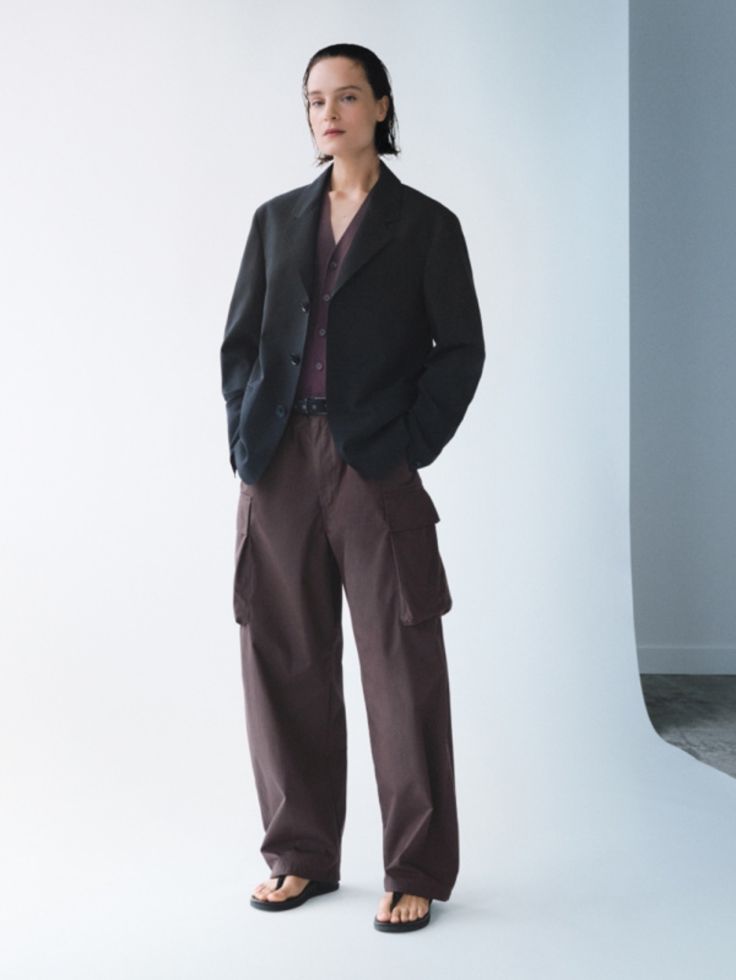 Áo khoác tweed giúp hoàn thiện phong cách classic với vẻ thanh lịch và sang trọng đặc trưng