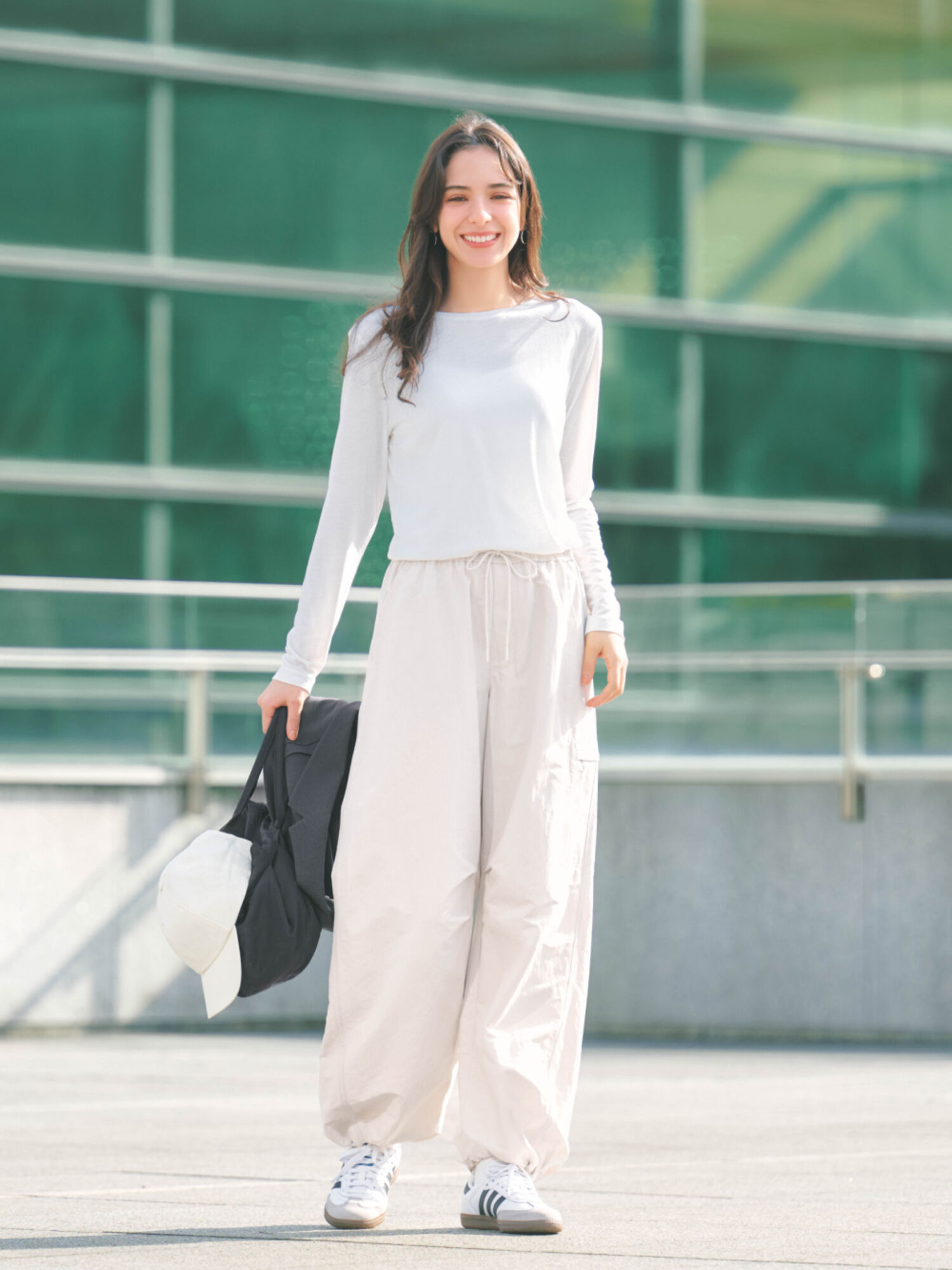 Quần thể thao được yêu thích nhờ chất liệu vải nỉ hoặc cotton mềm mại, thoải mái