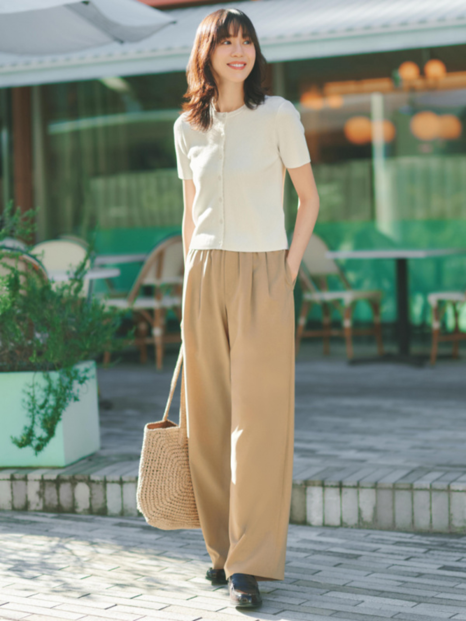 Mẫu phối đồ màu Ivory và màu be nhẹ nhàng, thanh lịch