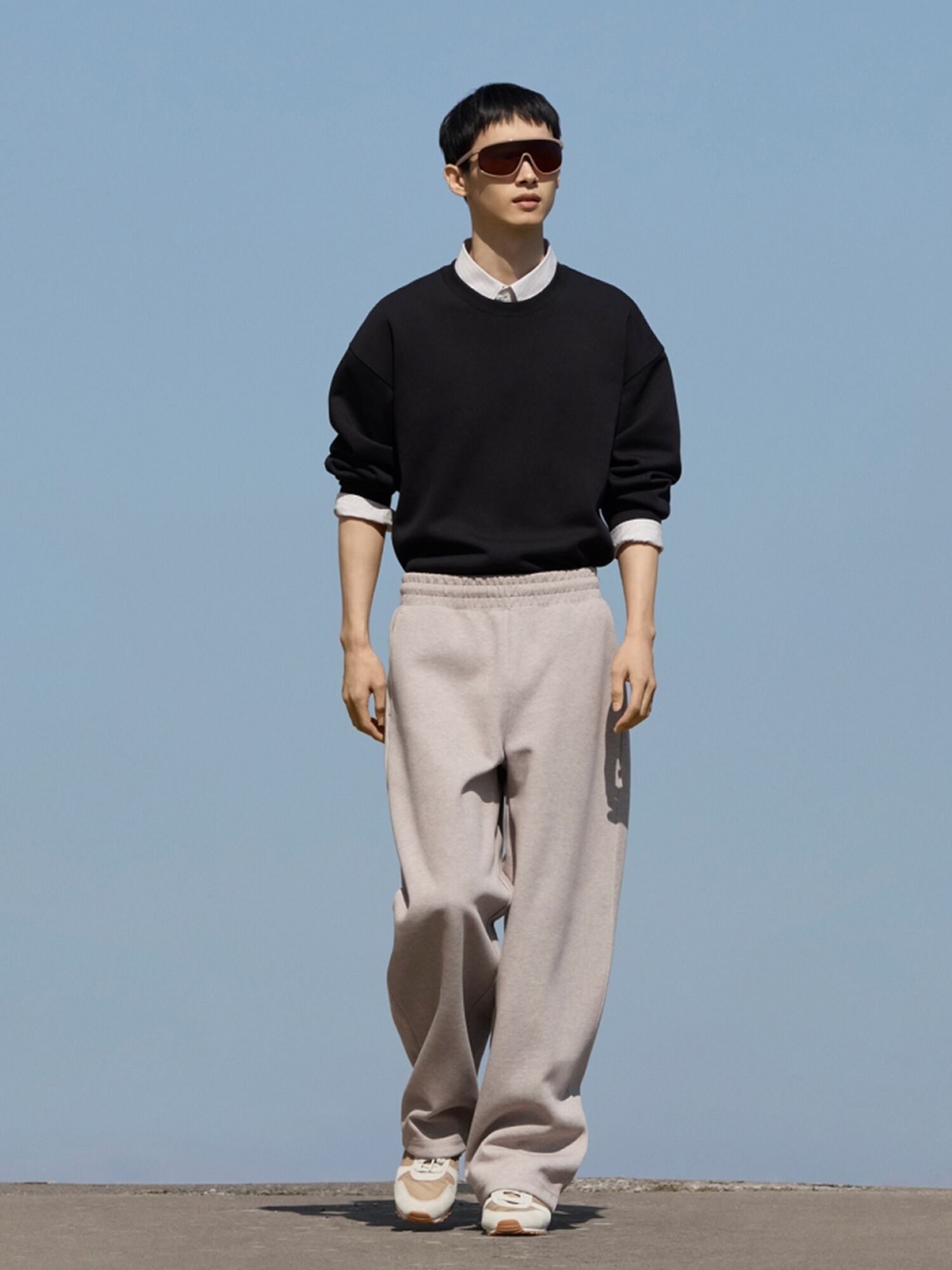 Áo jumper là kiểu áo len dài tay được may theo kiểu chui đầu, không có cúc hay khóa kéo phía trước