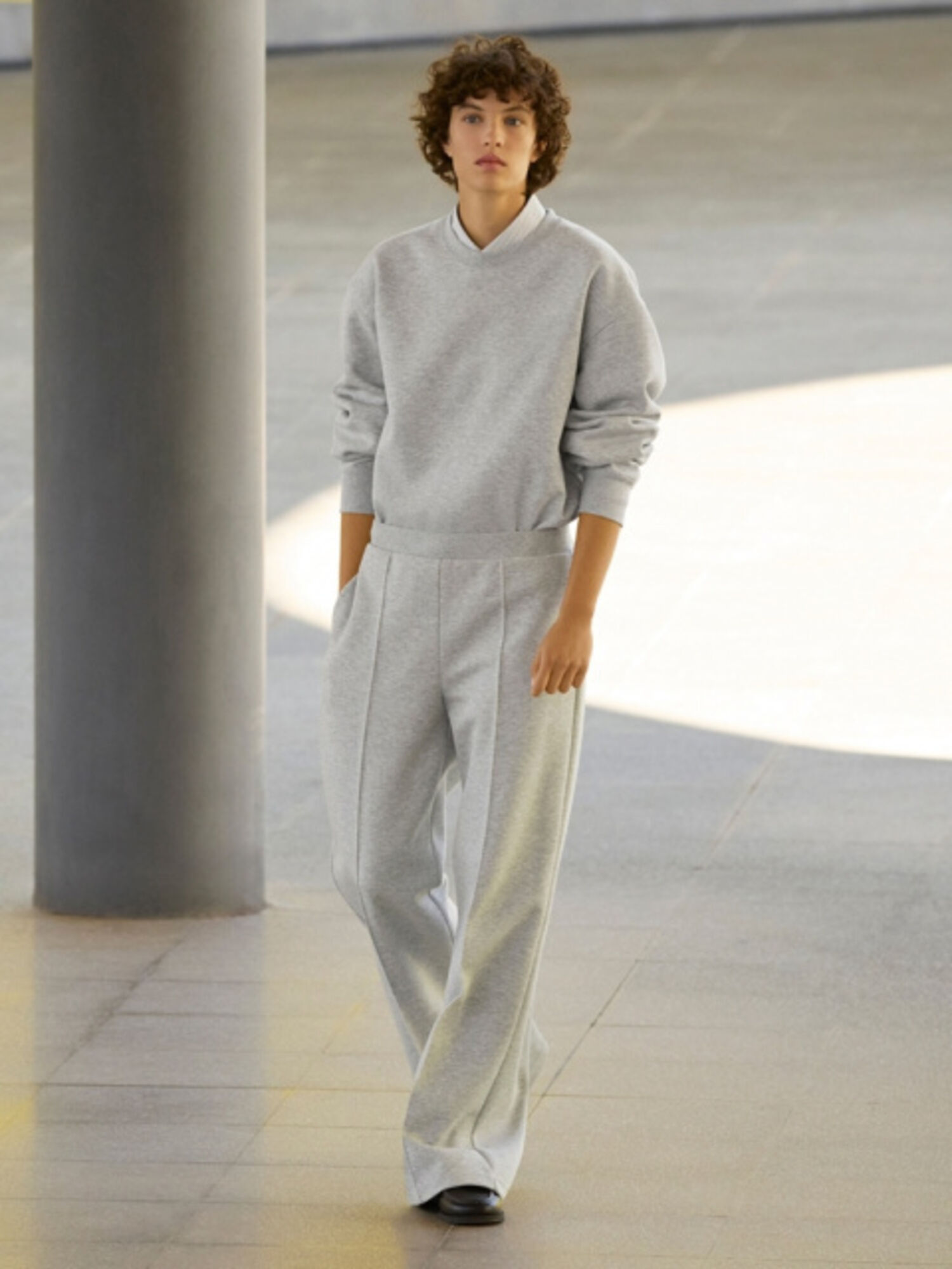 Áo jumper và sweater đều chỉ kiểu áo len dài tay, dày dặn và có khả năng giữ ấm tốt 
