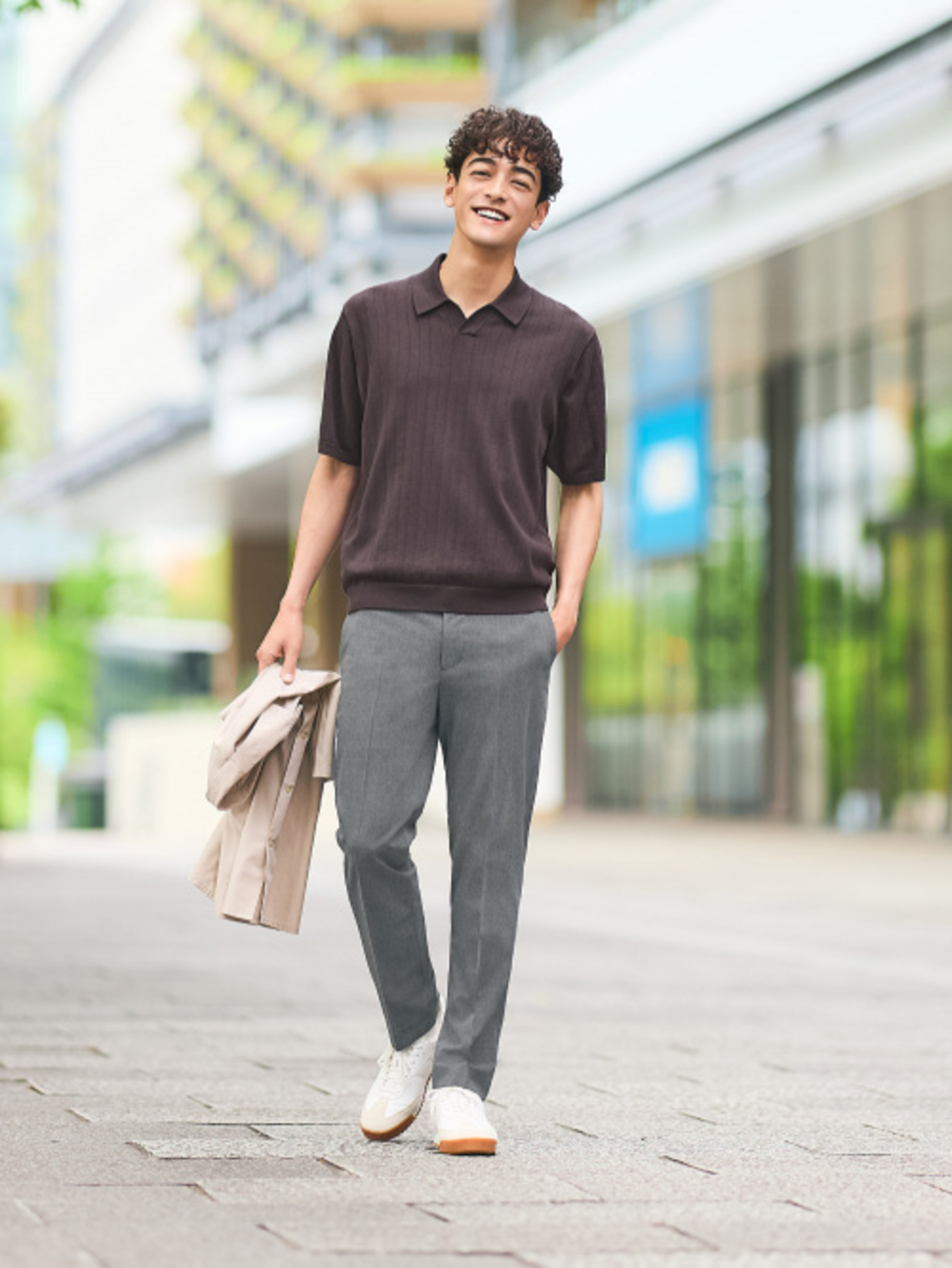 Áo polo nam là item quen thuộc khi nhắc đến phong cách smart casual