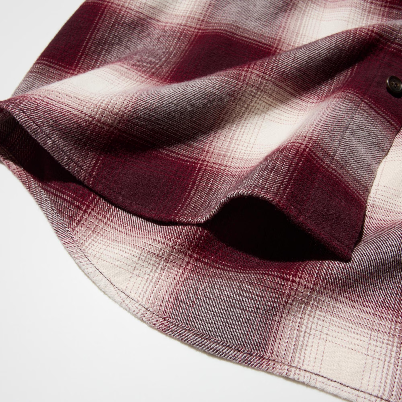Vải flannel sở hữu nhiều ưu điểm phù hợp với quần áo và đồ dùng mùa lạnh