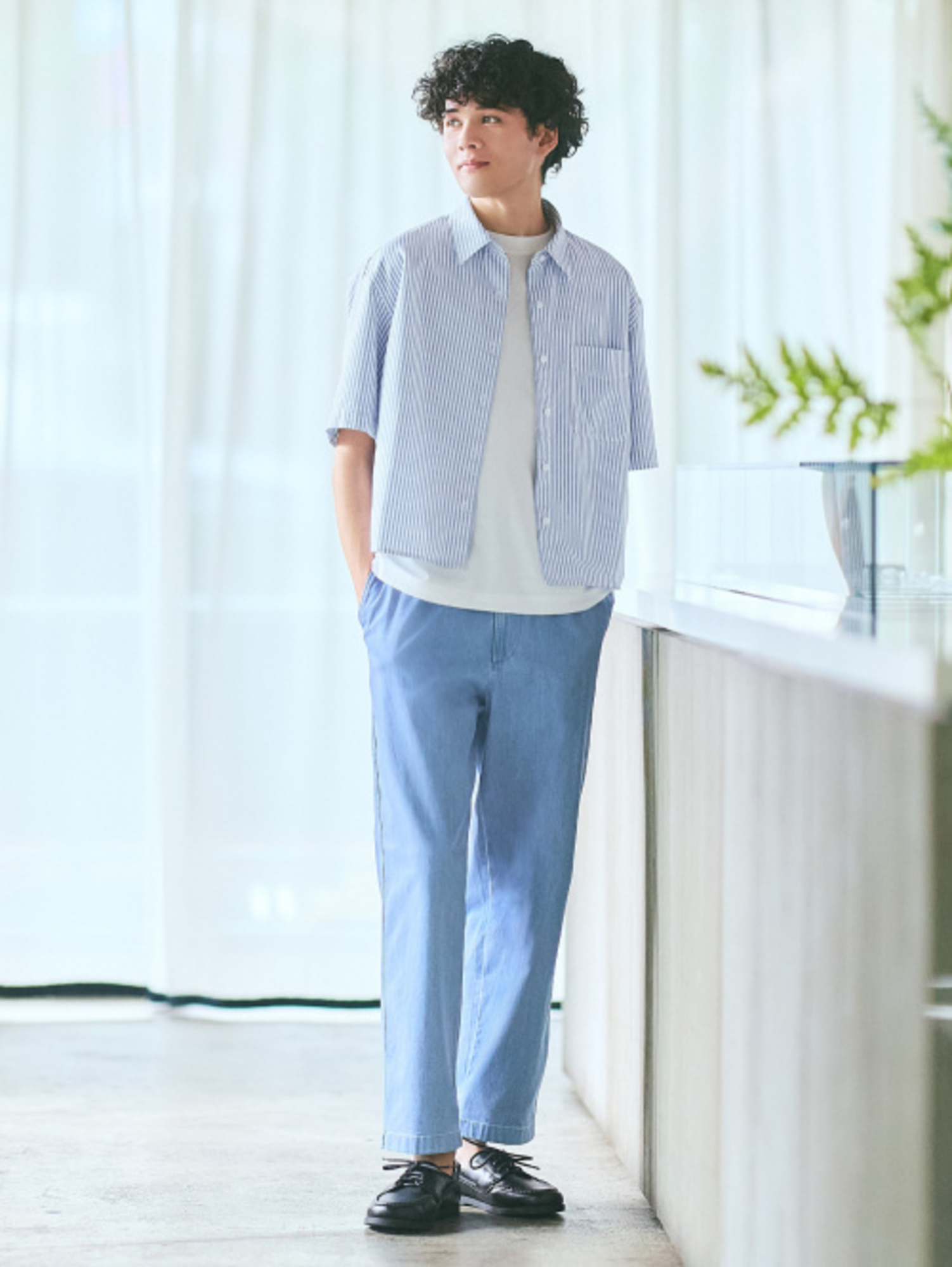 Phối đồ ton-sur-ton với màu xanh pastel trẻ trung, tươi sáng 