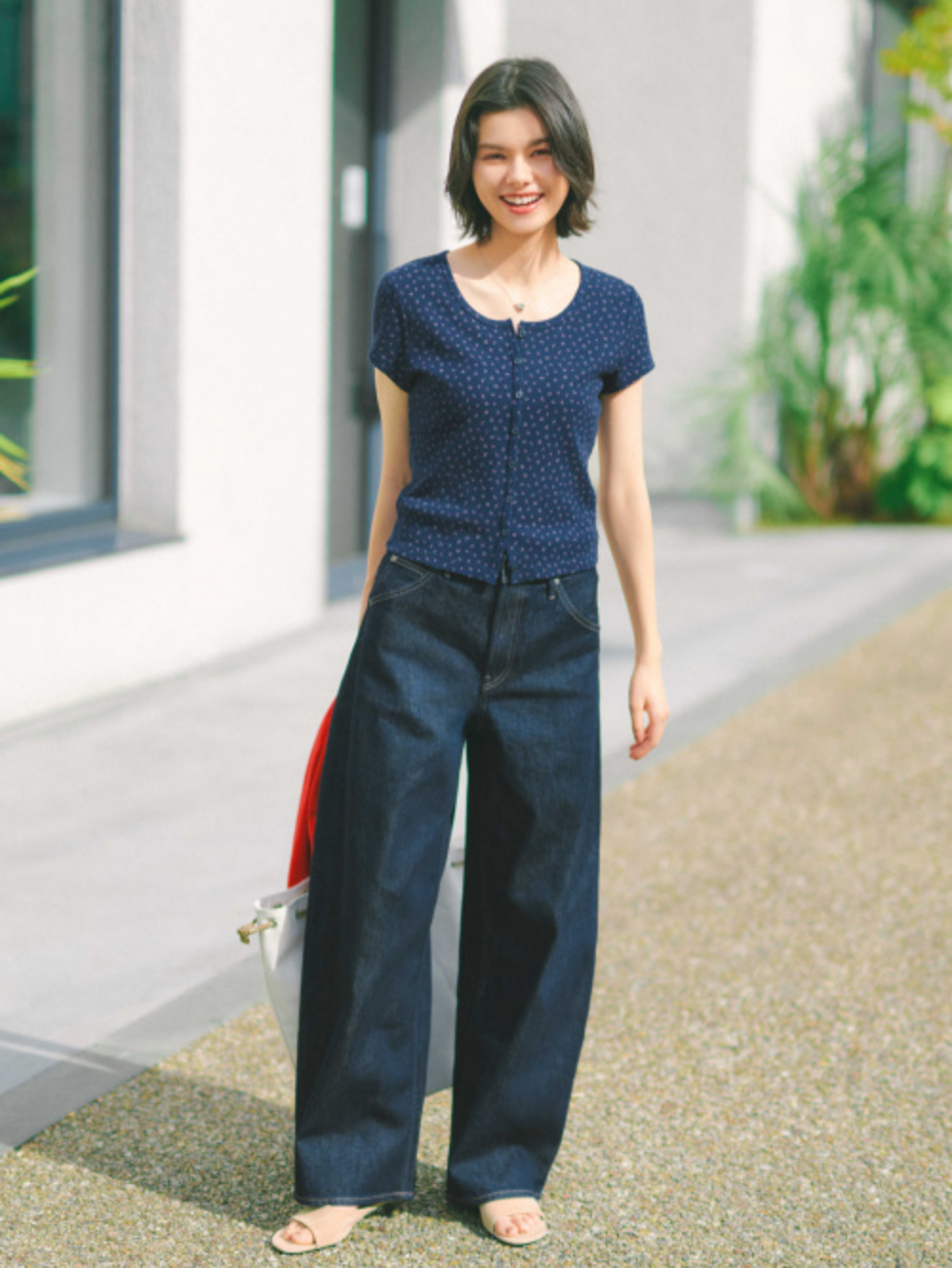 Quần jeans ống đứng hoặc ống suông theo Parisian chic style