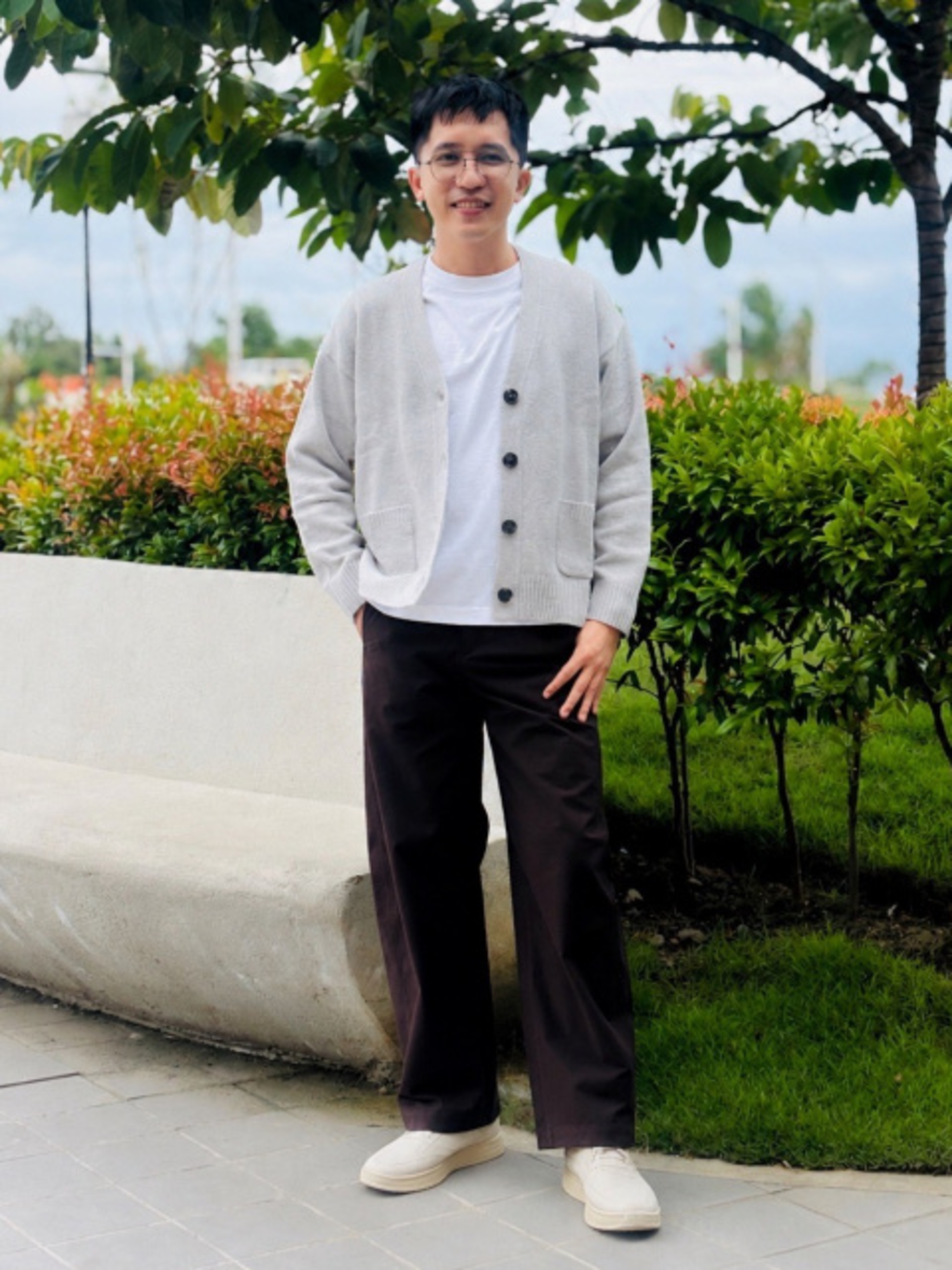 Phối đồ phong cách Business Casual trang nhã, tinh tế với áo khoác cardigan 