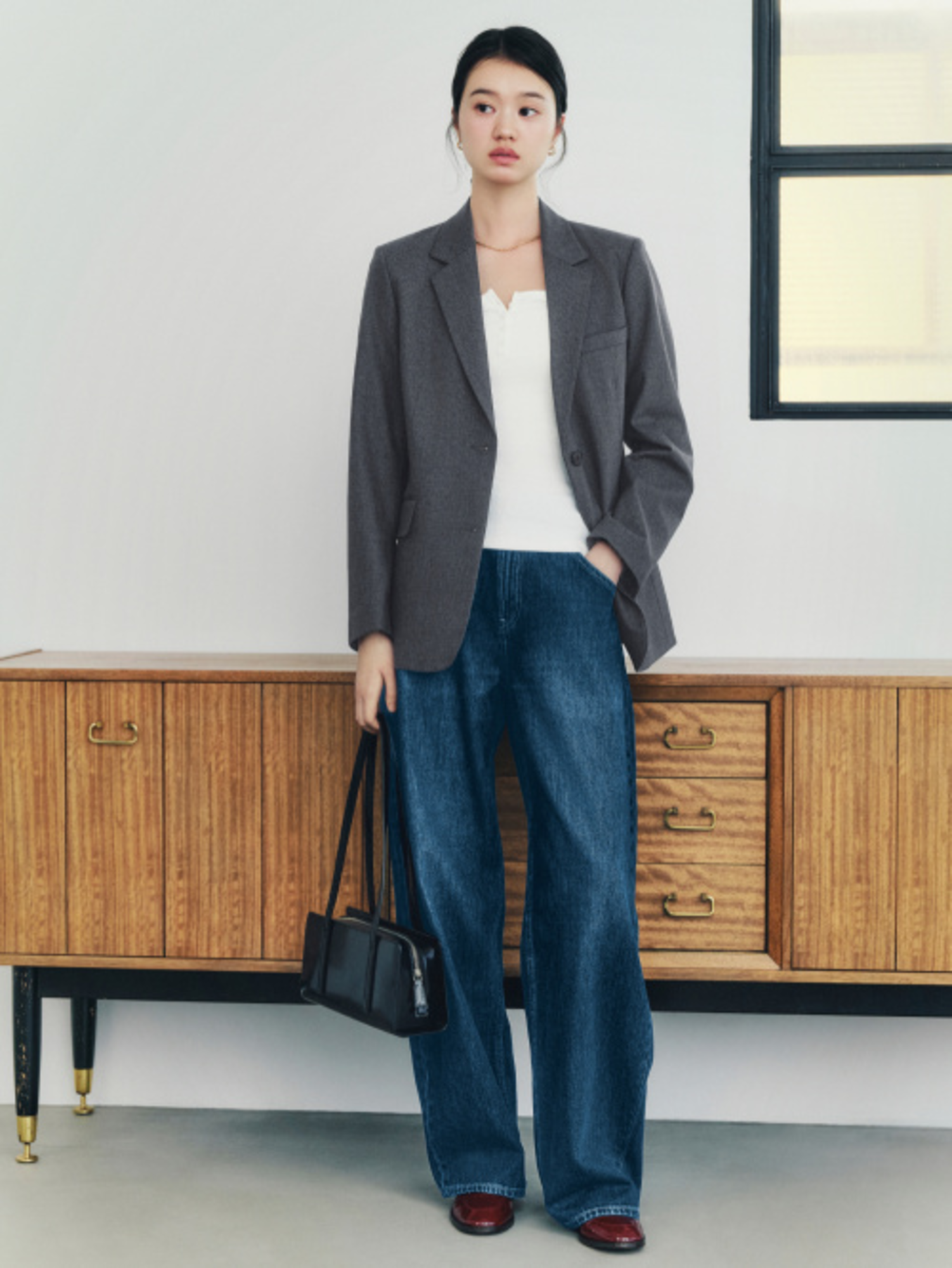 Phối đồ Business Casual với áo blazer tạo vẻ ngoài trẻ trung, tươi tắn 