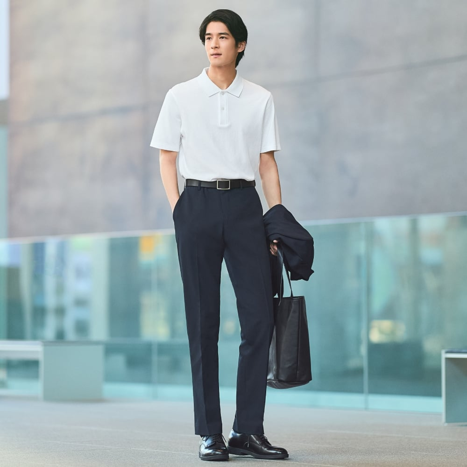 Mix đồ phong cách Business Casual lịch sự, thoải mái với áo polo và quần ống đứng 