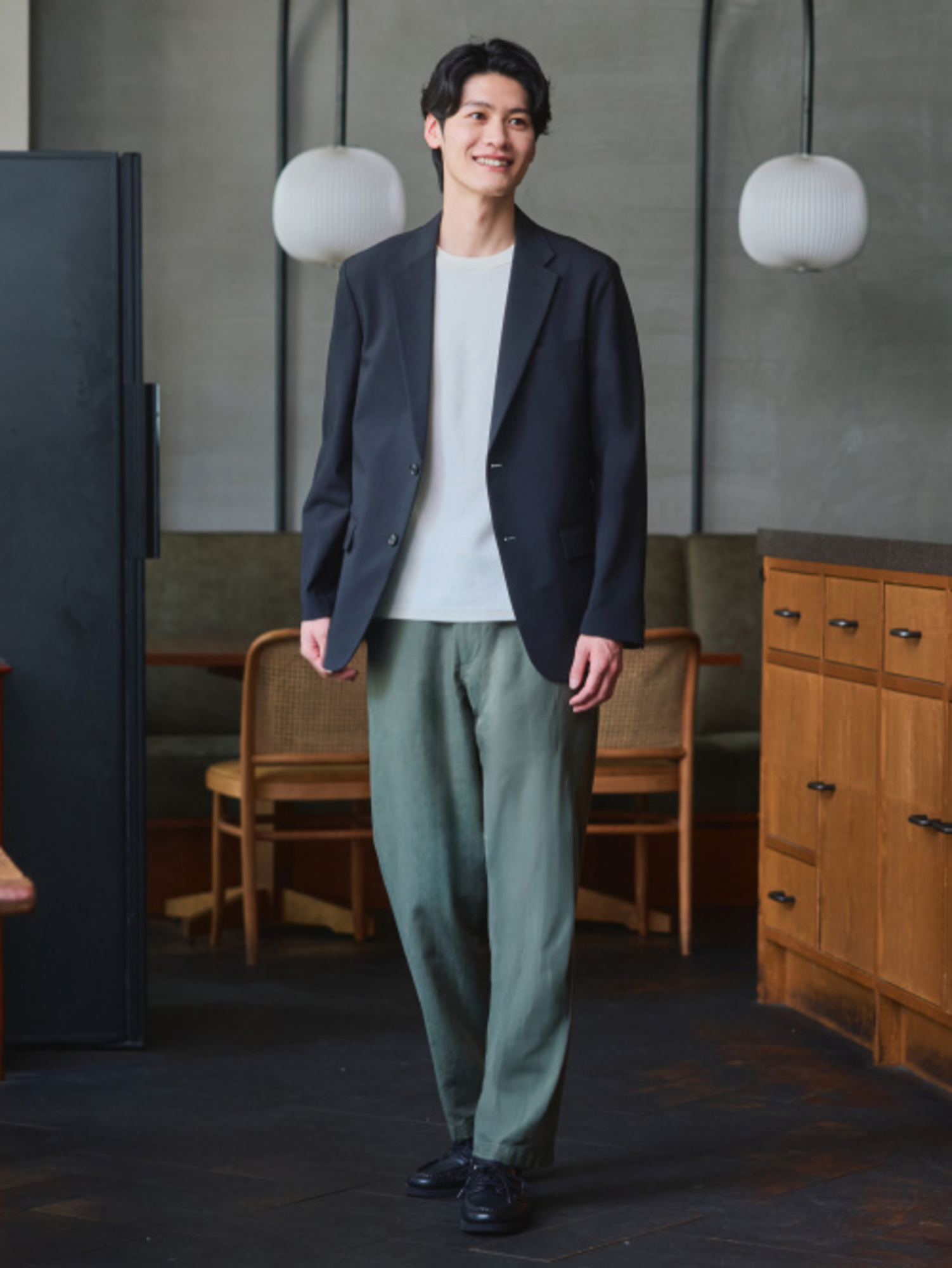 Business Casual Style linh hoạt hơn Business Attire khi cho phép phối riêng từng item 