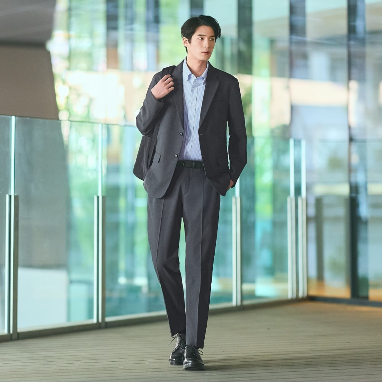 Dress code phù hợp khi đi làm, giúp tạo vẻ ngoài chuyên nghiệp, chỉn chu