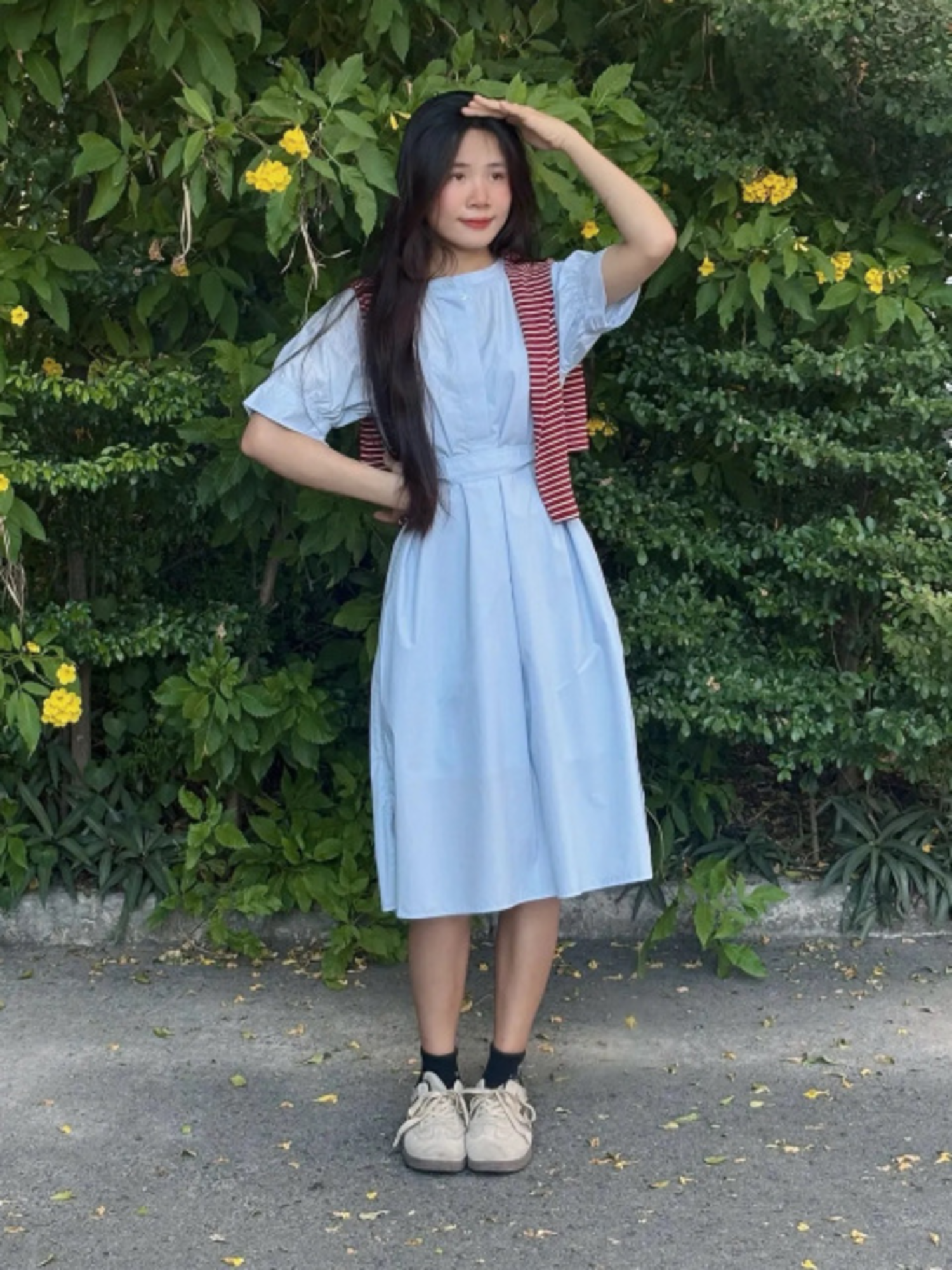 Mẫu đầm pha cotton với thiết kế tay phồng nữ tính, thanh lịch và quý phái