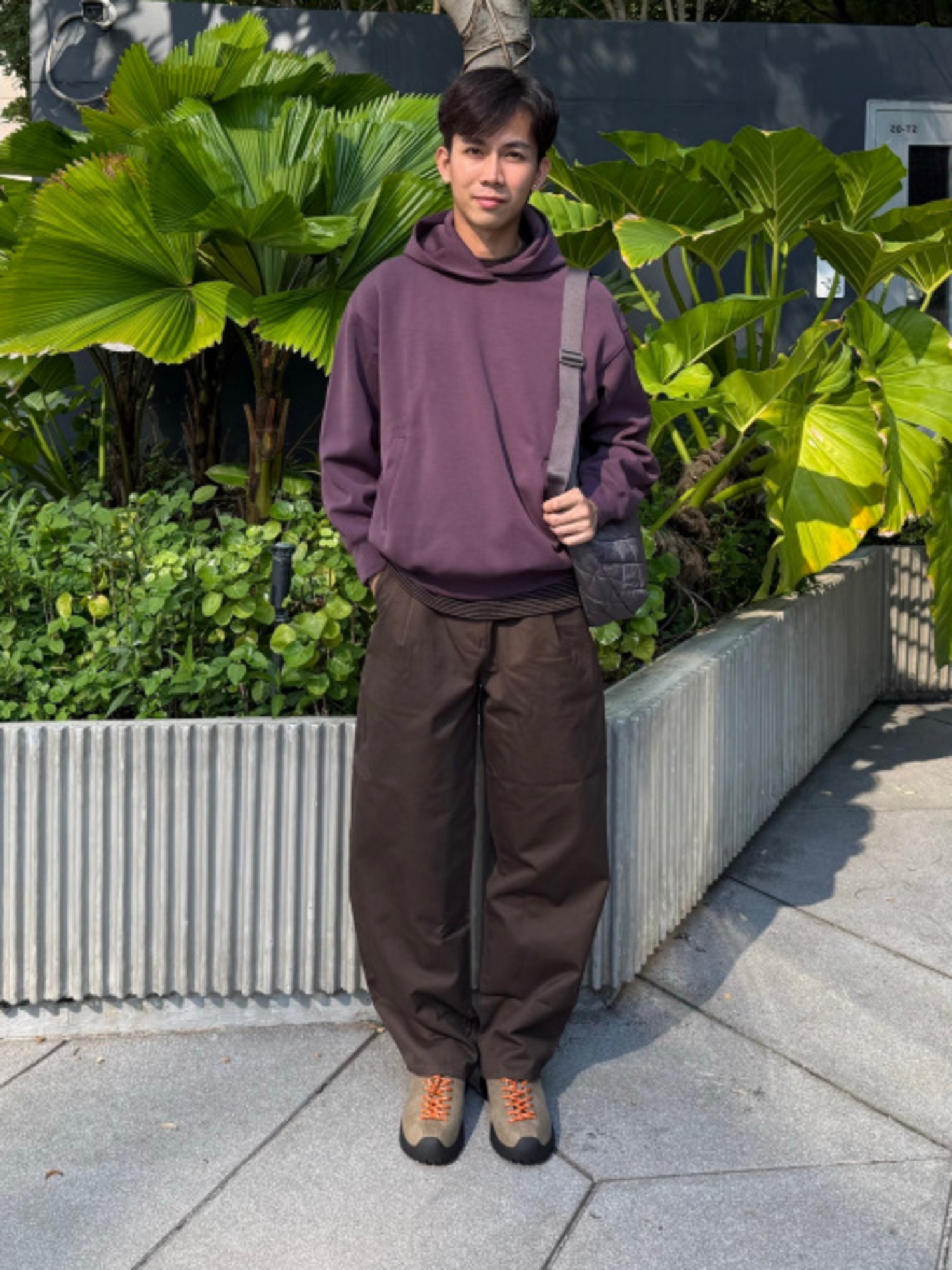 Áo hoodie relaxed không chỉ giữ ấm mà còn là item “must-have” trong tủ đồ mùa đông 