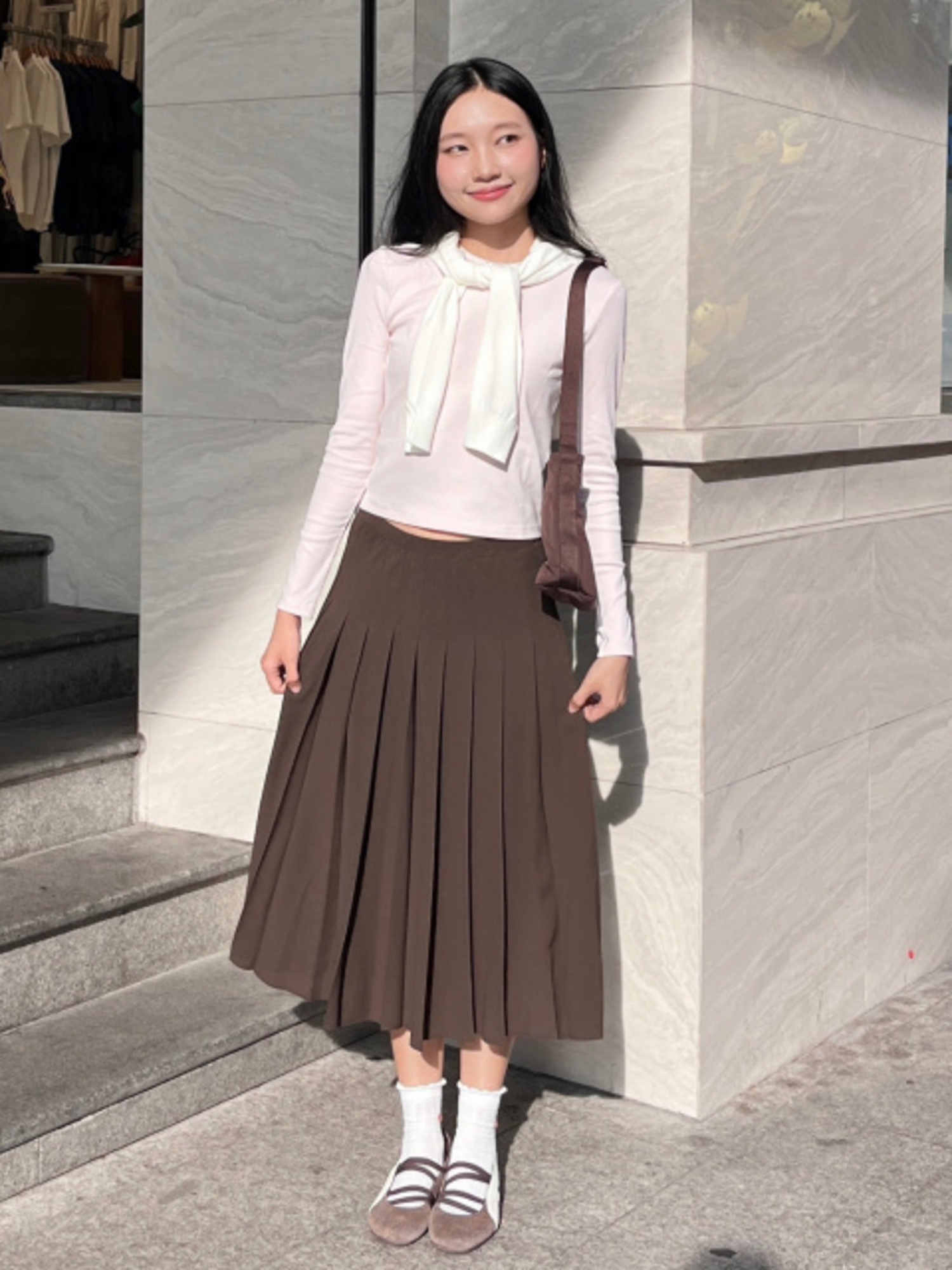 Phối đồ với chân váy dài chữ A với tone màu pastel trẻ trung, nhẹ nhàng