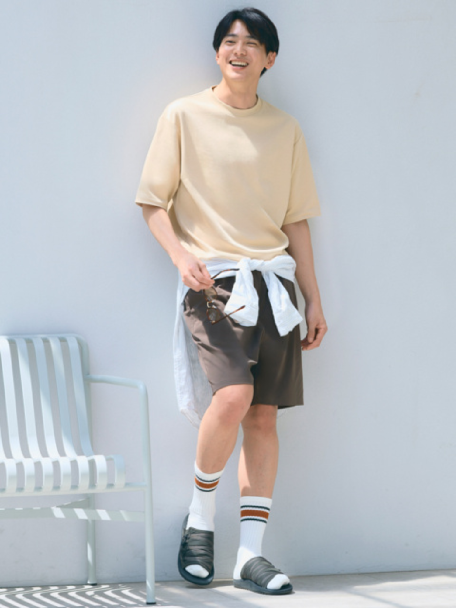 Cùng size XL, áo oversize sẽ rộng và dài hơn form True Size 