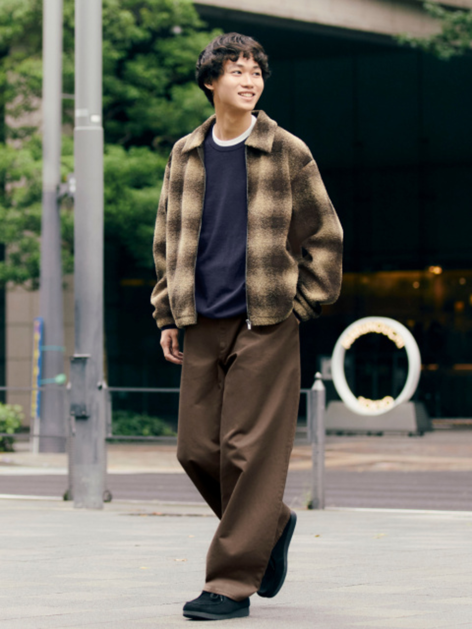 Phối nhiều lớp trang phục giúp giữ ấm hiệu quả và tạo điểm nhấn cho outfit mùa đông