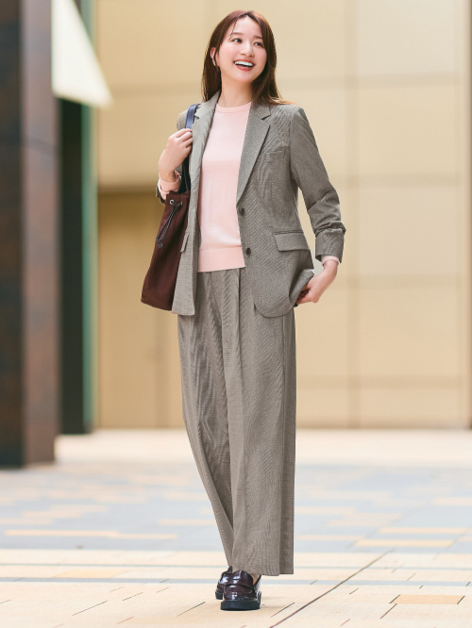 Áo khoác blazer nữ phong cách Hàn Quốc là item thời thượng, thanh lịch được ứng dụng nhiều trong công sở 