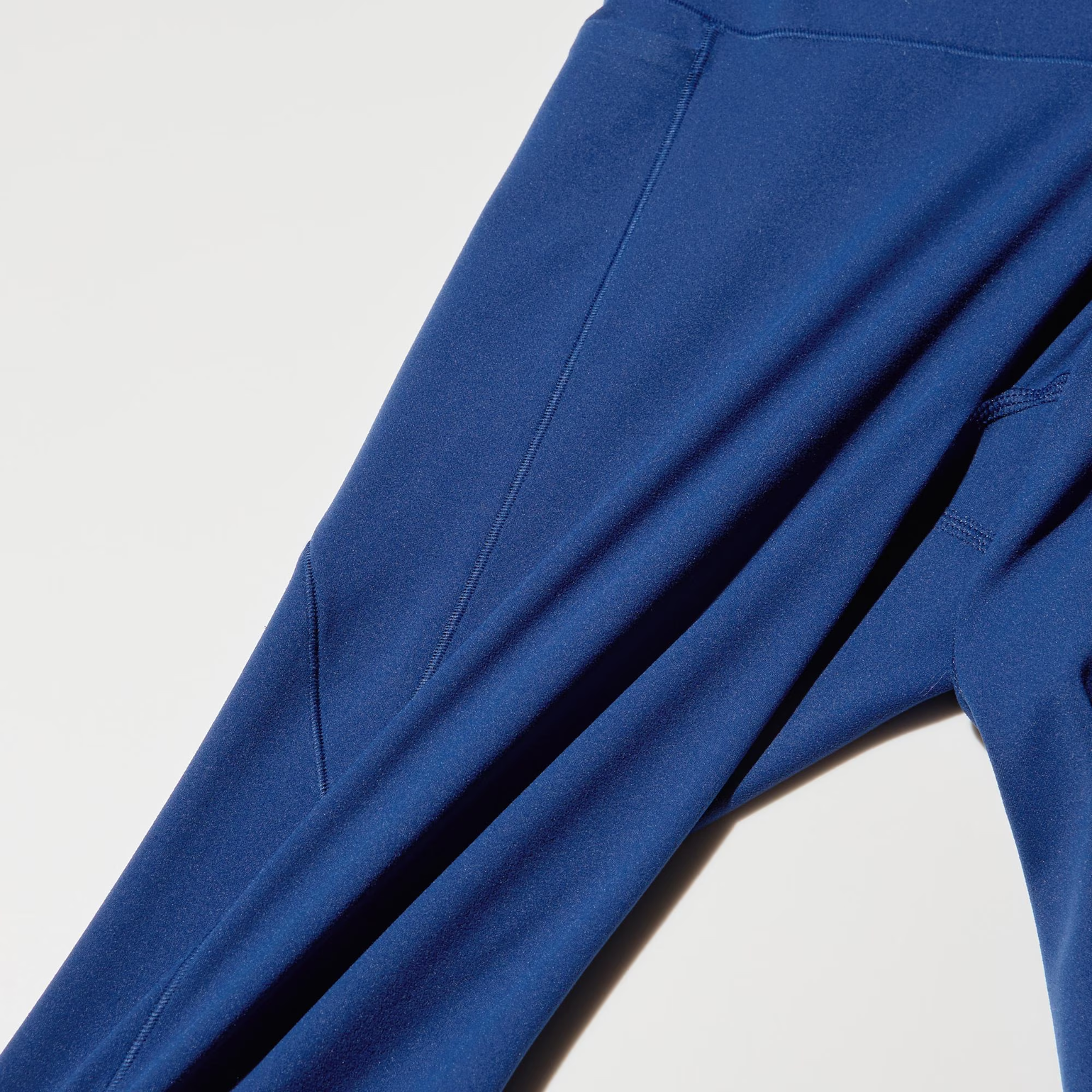 Vải Spandex thường có hạn chế về khả năng thấm hút mồ hôi 