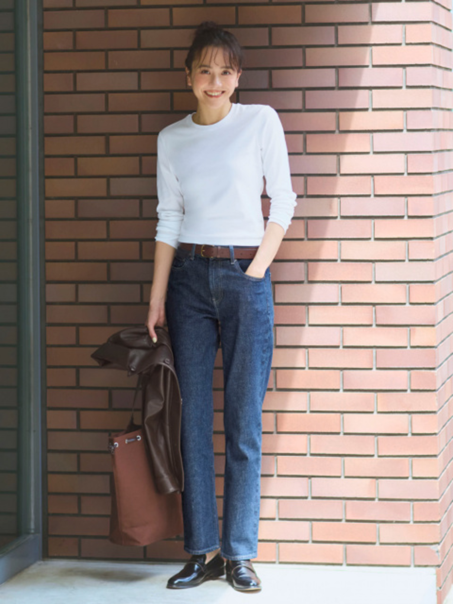 Áo croptop tay dài tạo vẻ ngoài cân đối giữa sự cá tính và kín đáo 