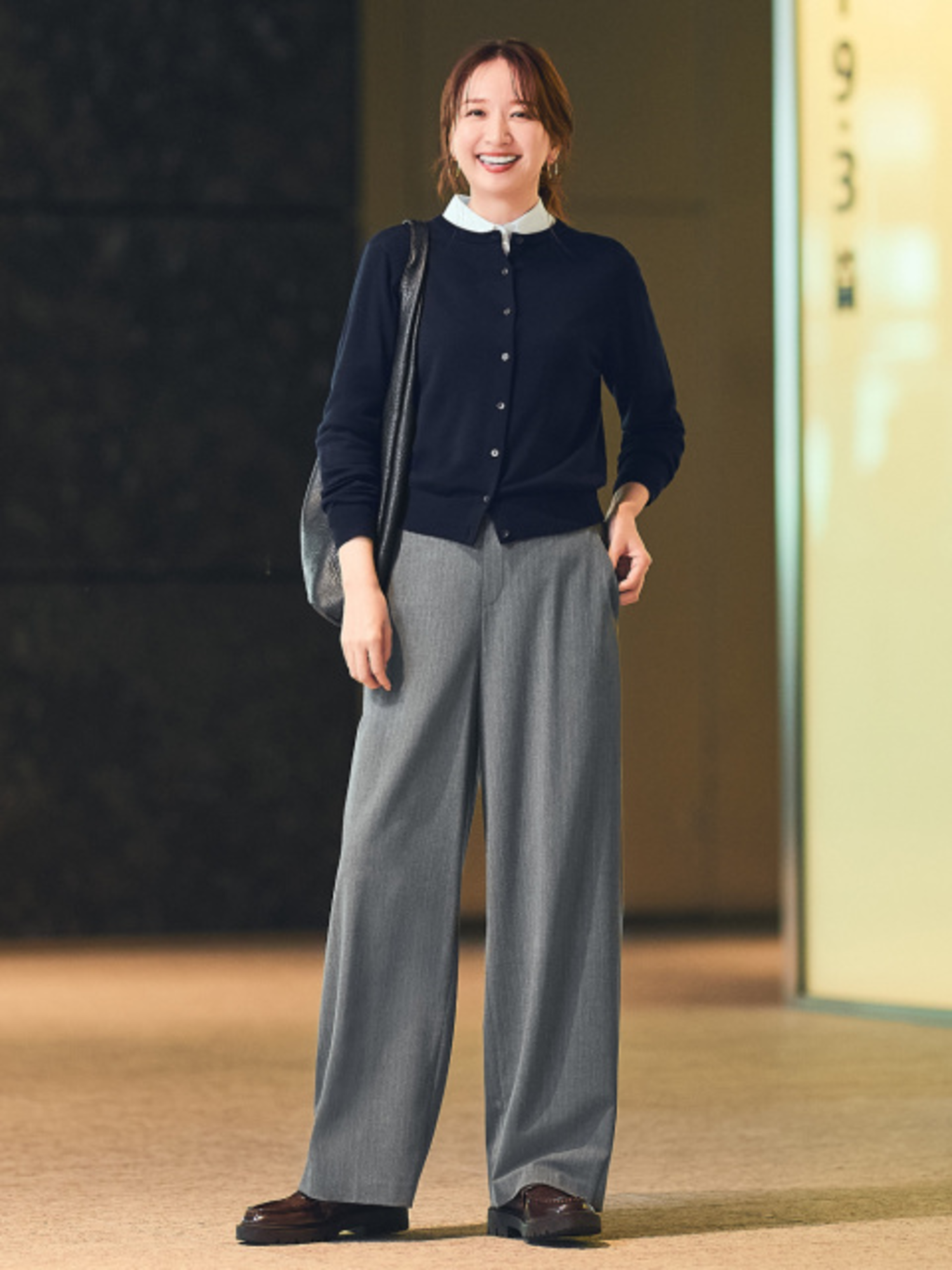 Cân nhắc tặng áo cardigan nữ nhã nhặn làm quà 20/10 cho cô giáo