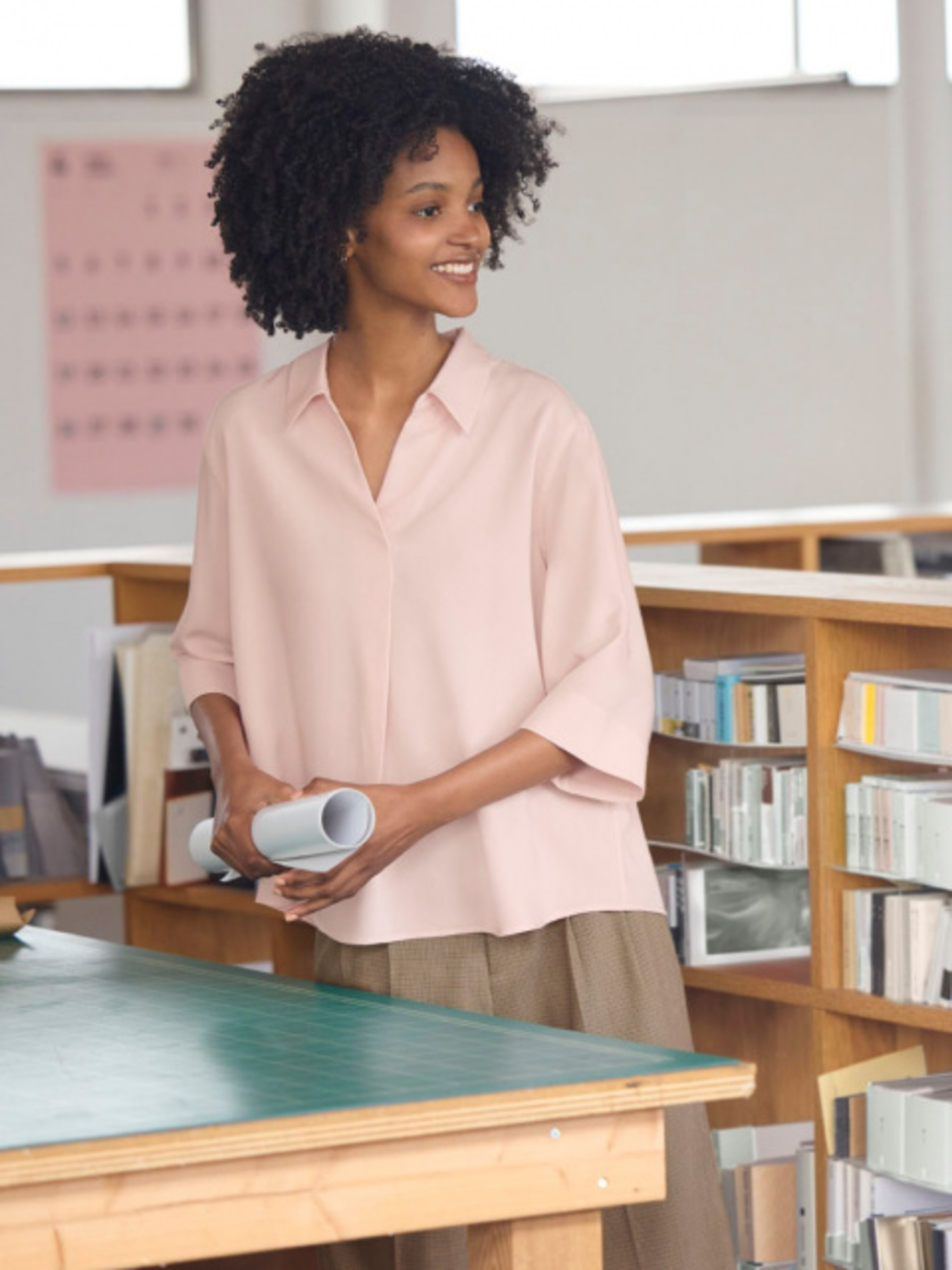 Áo sơ mi nữ tay ngắn mang lại thoải mái, hiện đại